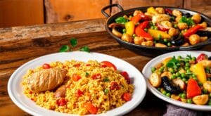 What is the difference between arroz con pollo and paella?